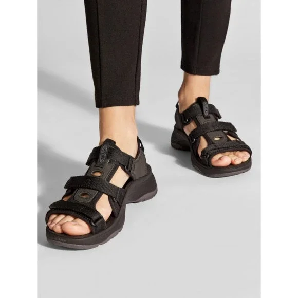 靴 KEEN ASTORIA WEST OPEN TOE BLACK/BLACK KEEN Womens Astoria West Open Toe Sandal 8 Black/Black